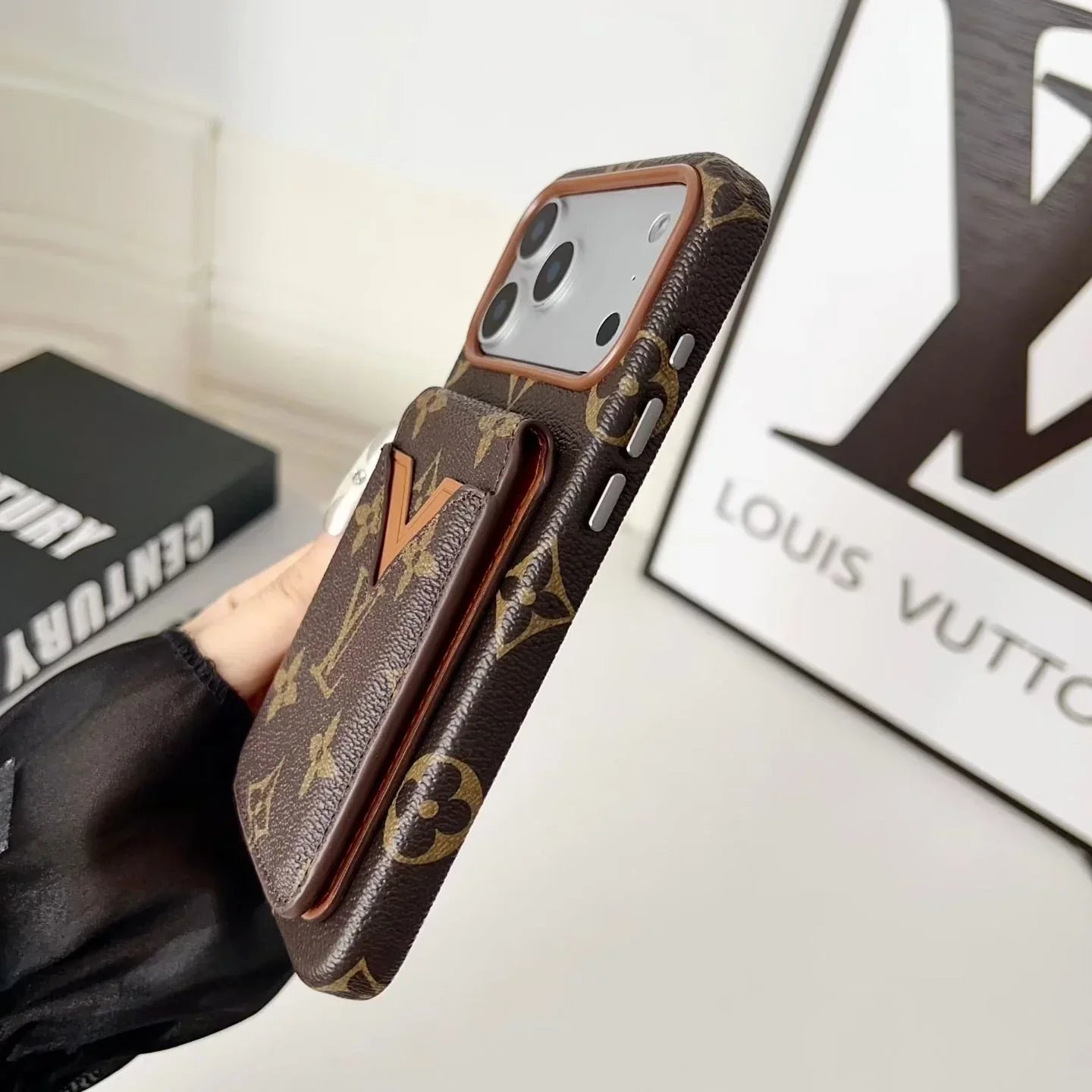 Gucci iPhone 18 Pro Case with Cardholder – Beige GG Monogram Leather