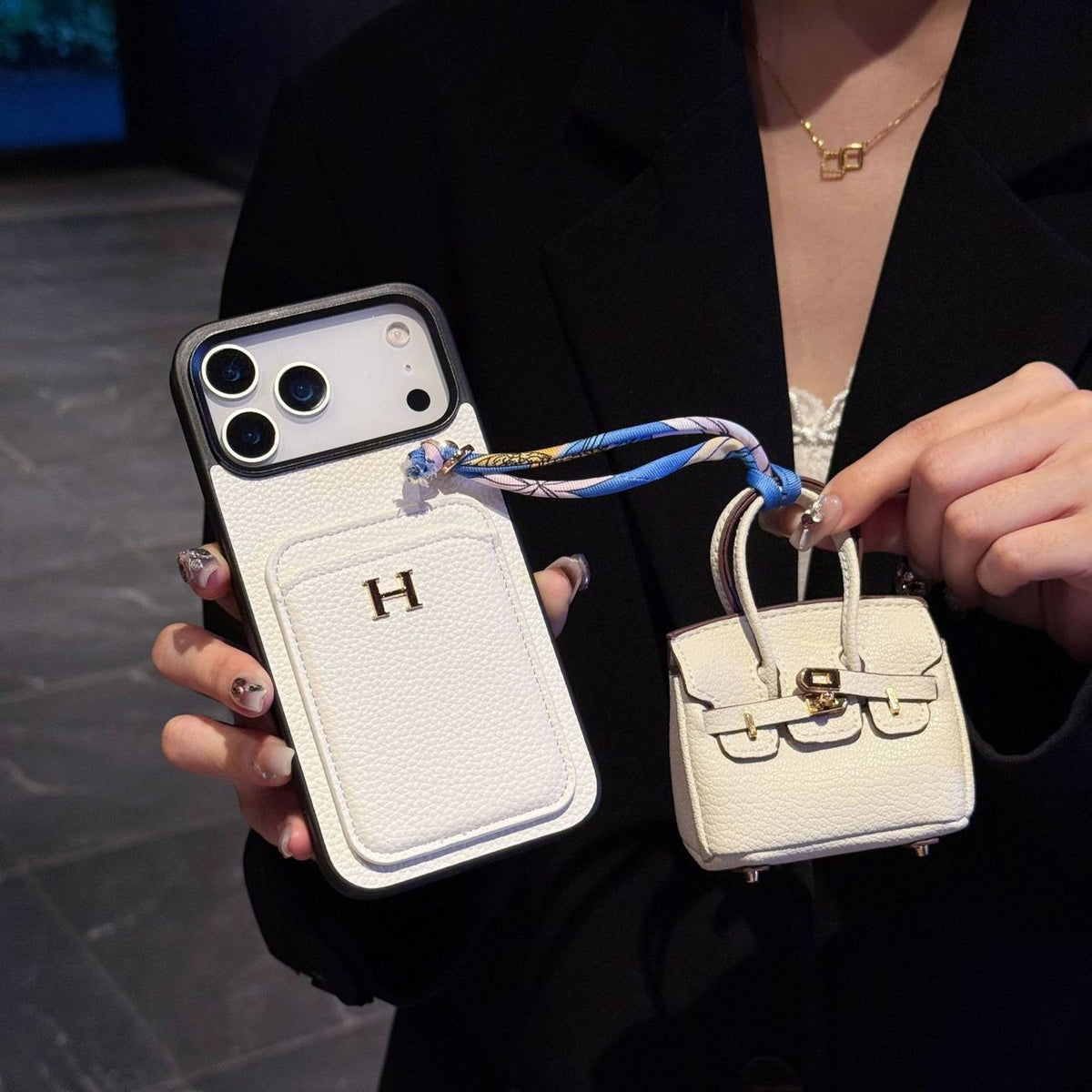 Hermes iPhone 17 Pro Max Case with AirPods Cover – Luxury Leather Designer Set White