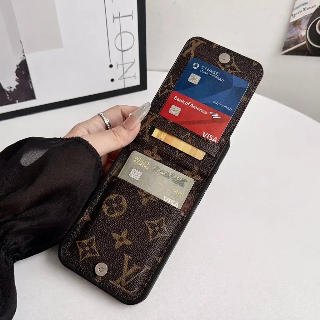 Gucci iPhone 18 Pro Case with Card Holder – Classic Monogram Leather - Serene