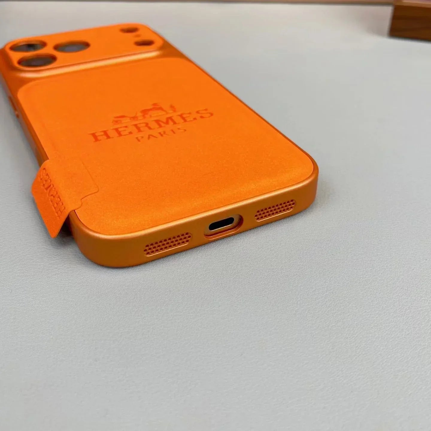 Silver Hermes iPhone 17 Pro Max Case – Luxury Hermes iPhone Case