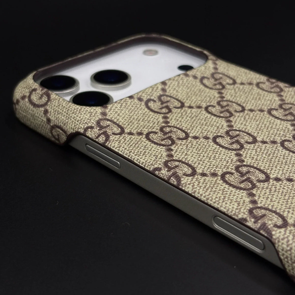Ophidia Gucci iPhone 18 Pro Case – Beige GG Canvas Pattern